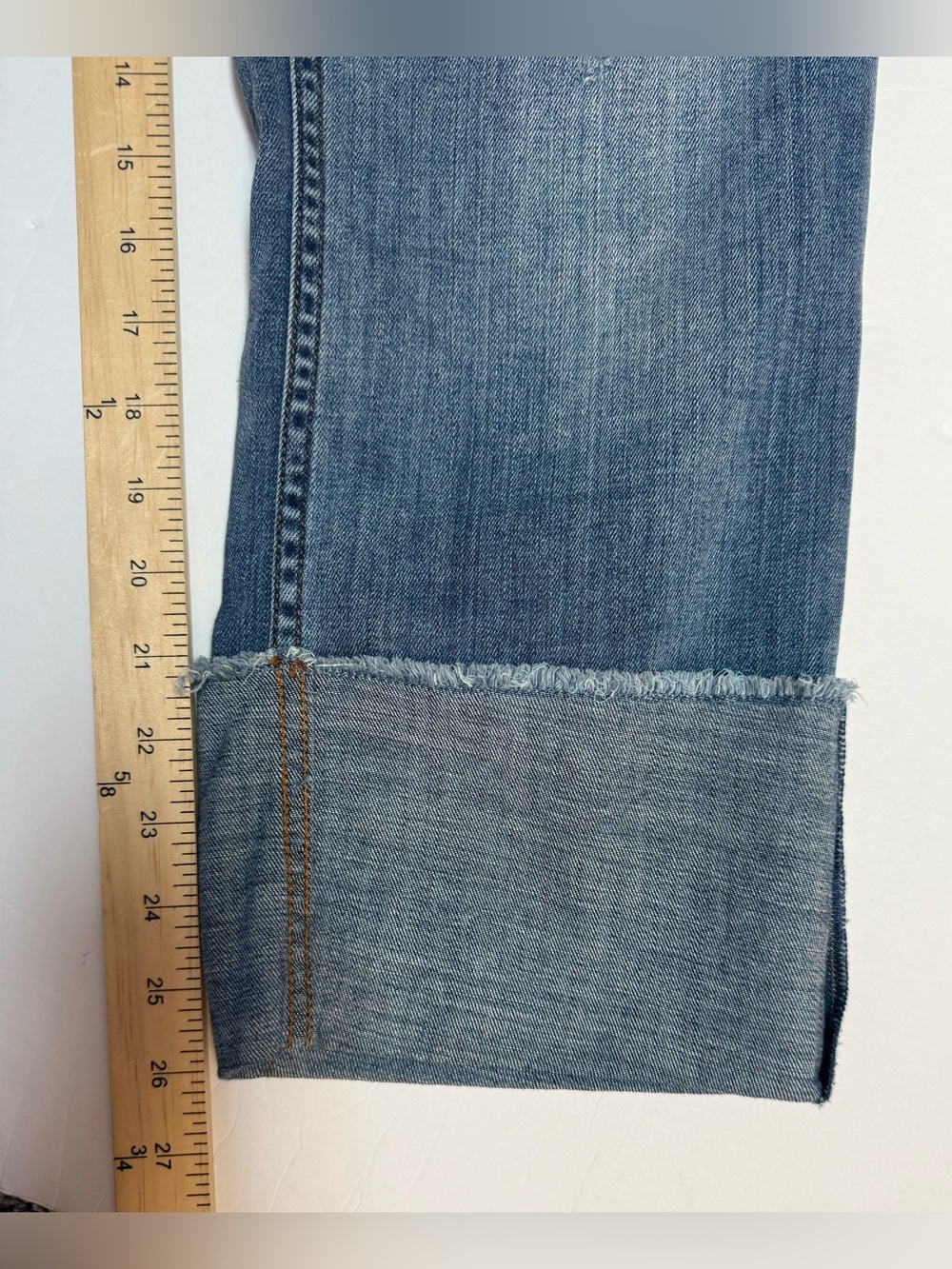 Pilcro Hyphen Cuffed Cropped Women's Jeans in Medium distressed Blue Denim 31 - Picture 9 of 15